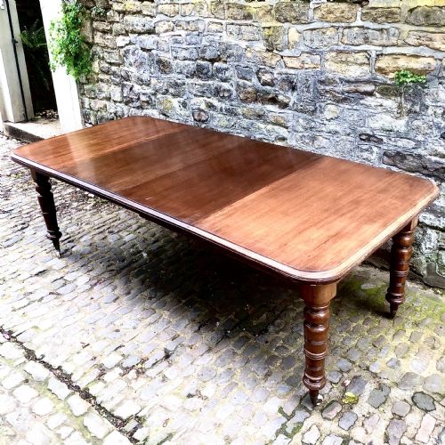 A MID VICTORIAN MAHOGANY EXTENDING DINING TABLE - ADDITIONAL PHOTO 3