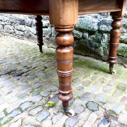 A MID VICTORIAN MAHOGANY EXTENDING DINING TABLE - ADDITIONAL PHOTO 5