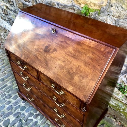 A FINE GEORGE III MAHOGANY FALLFRONT BUREAU - ADDITIONAL PHOTO 5