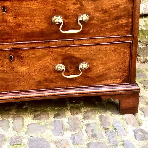 A FINE GEORGE III MAHOGANY FALLFRONT BUREAU - ADDITIONAL PHOTO 14