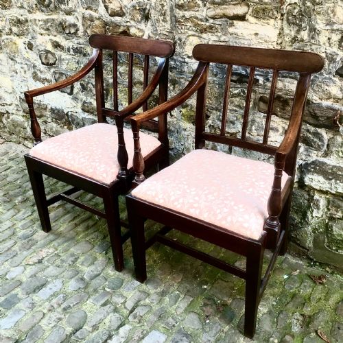 A SET OF SIX GEORGE III MAHOGANY DINING CHAIRS - ADDITIONAL PHOTO 3