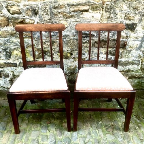 A SET OF SIX GEORGE III MAHOGANY DINING CHAIRS - ADDITIONAL PHOTO 4
