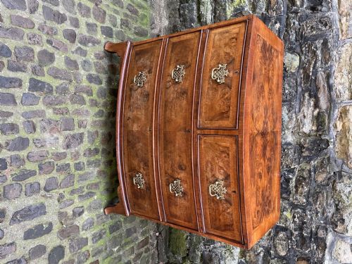 A REGENCY WALNUT BOWFRONT CHEST OF DRAWERS - ADDITIONAL PHOTO 1