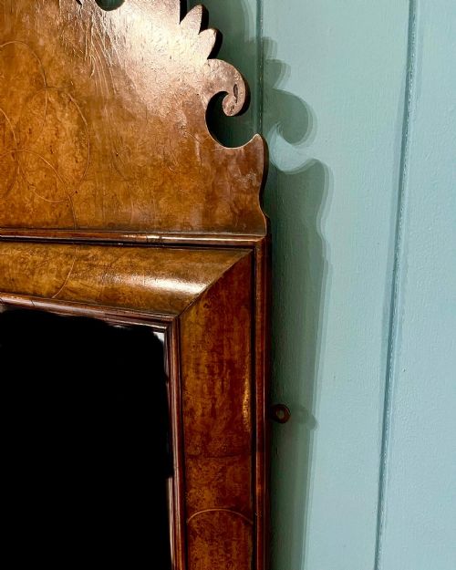 A WILLIAM III STYLE BURR WALNUT MIRROR - ADDITIONAL PHOTO 1