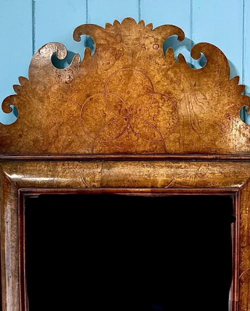 A WILLIAM III STYLE BURR WALNUT MIRROR - ADDITIONAL PHOTO 2