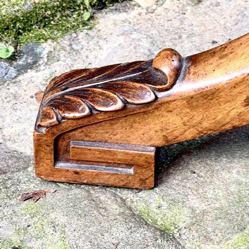 AN UNUSUAL VICTORIAN BURR WALNUT AND BOXWOOD TRIPOD WINE TABLE - ADDITIONAL PHOTO 3