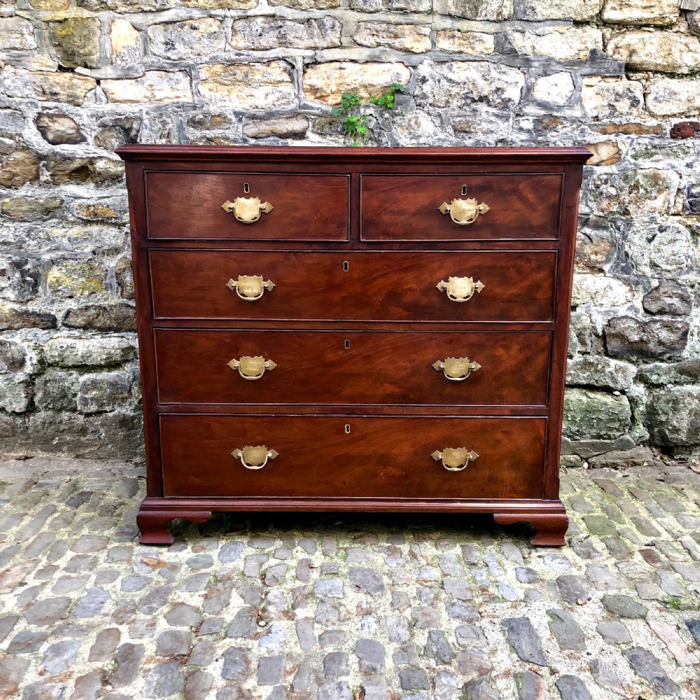 A George III mahogany chest of drawers 