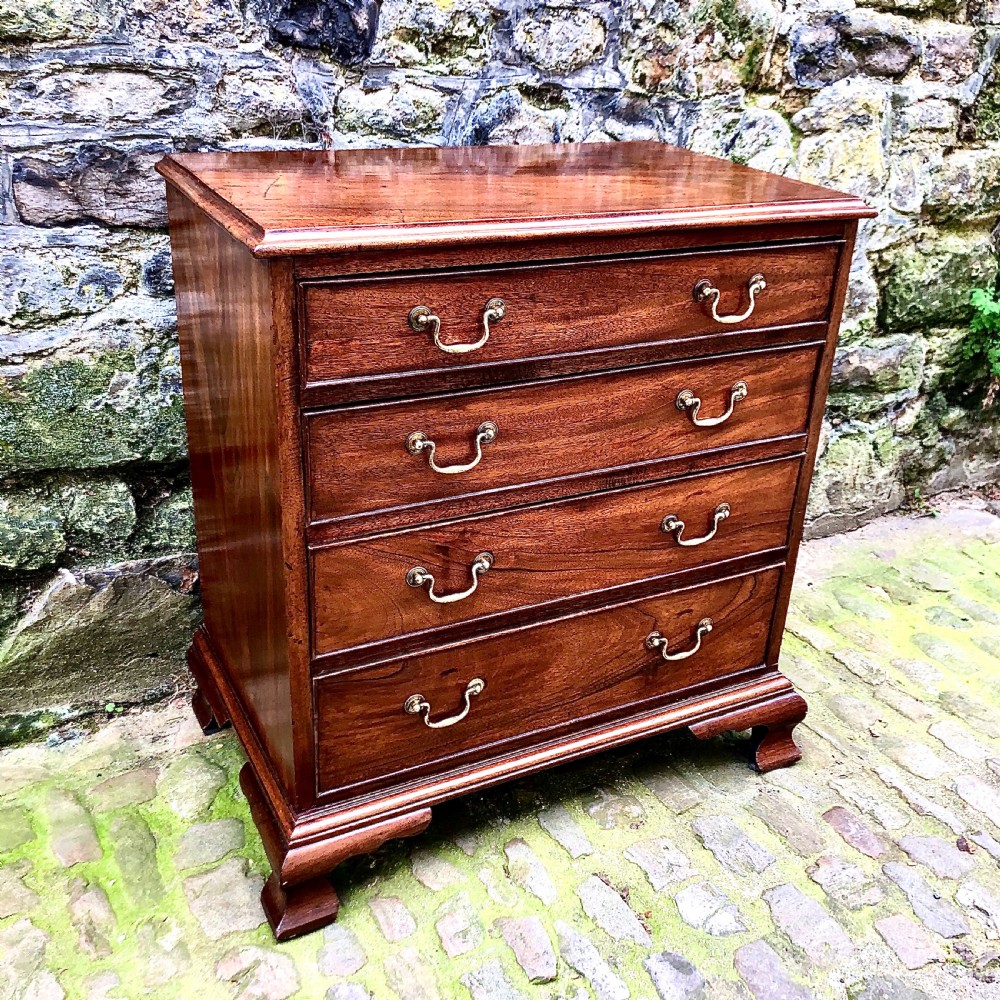 A small George III mahogany chest of drawers  View II