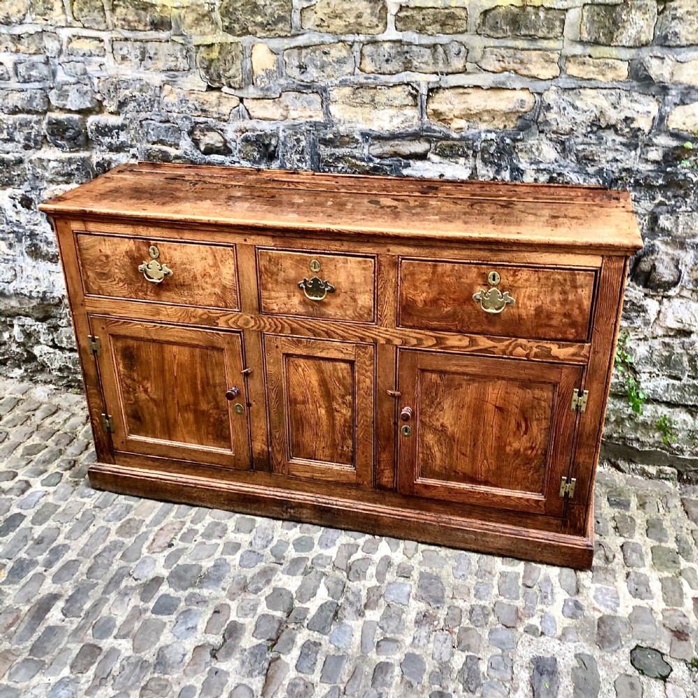A Georgian dresser base 