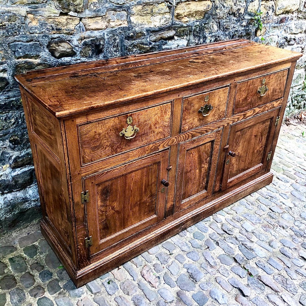 A Georgian dresser base  View VI