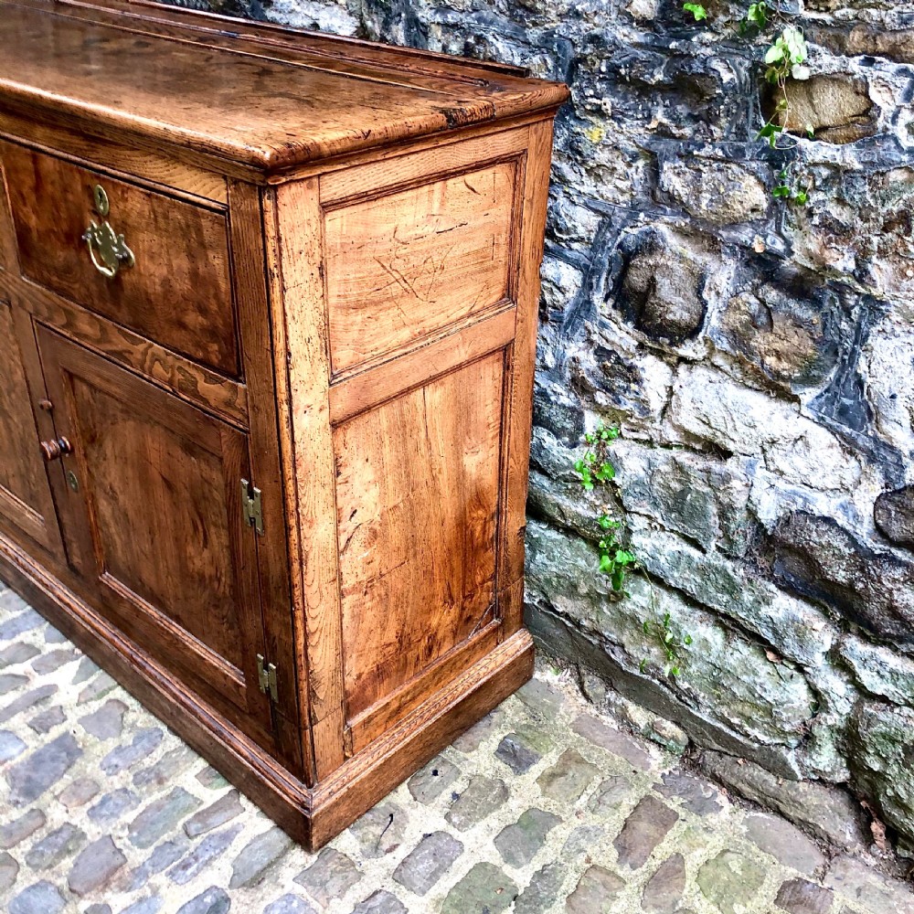 A Georgian dresser base  View VIII