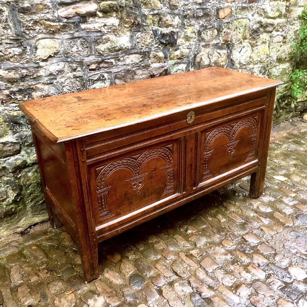 An early 18th century oak coffer View II