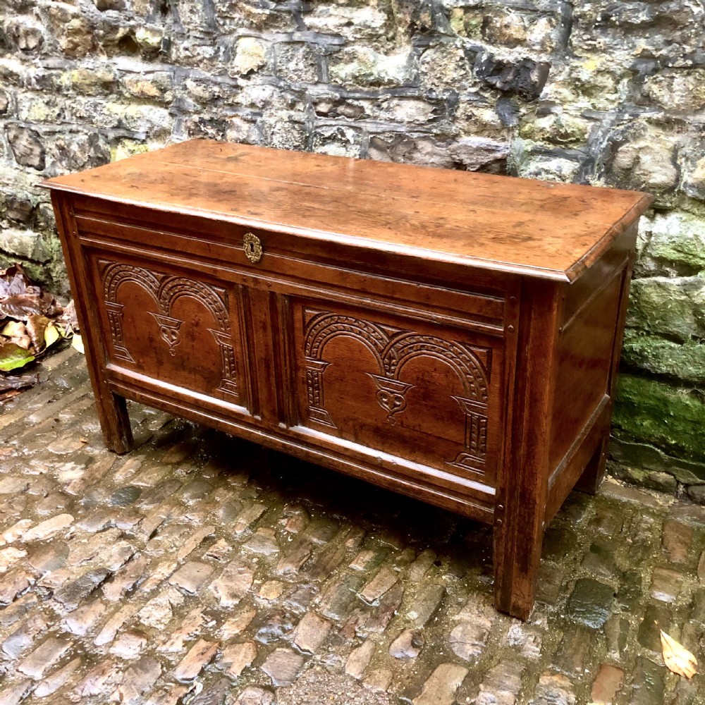 An early 18th century oak coffer View III