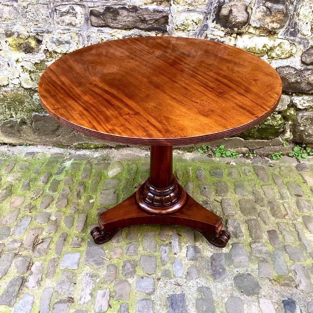 A small Regency mahogany circular pedestal table 