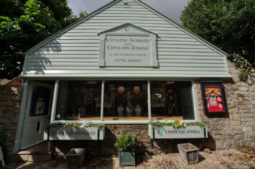 CHEQUERS ANTIQUES PROFILE PHOTO WHICH LINKS TO DEALER PAGE