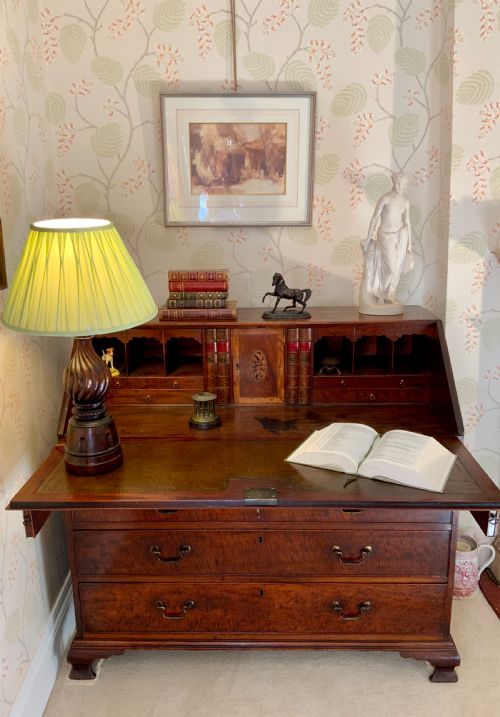 GEORGIAN MAHOGANY BUREAU - ADDITIONAL PHOTO 1
