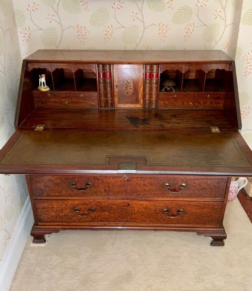 GEORGIAN MAHOGANY BUREAU - ADDITIONAL PHOTO 18