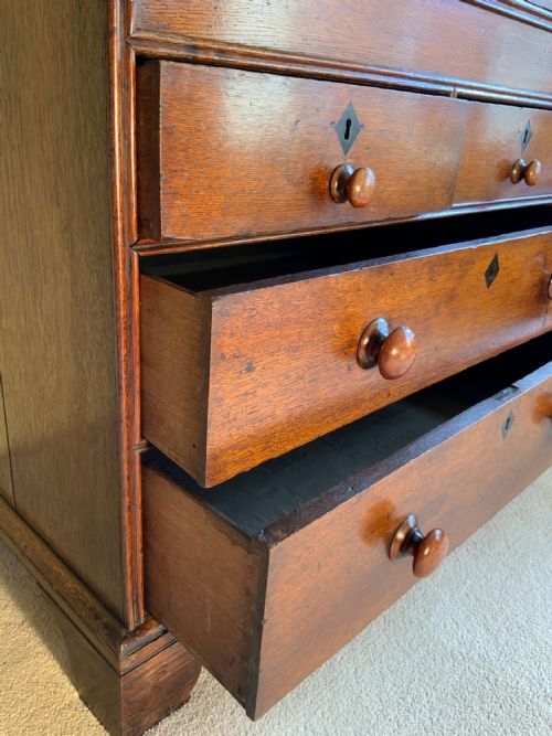 GEORGIAN OAK BUREAU OF SMALL PROPORTIONS - ADDITIONAL PHOTO 4