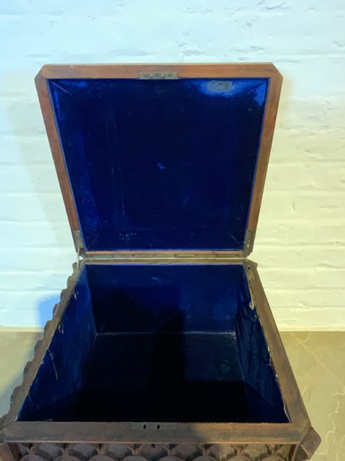 A LARGE 19TH CENTURY GOTHIC TRACERY TABLE CASKET - ADDITIONAL PHOTO 1