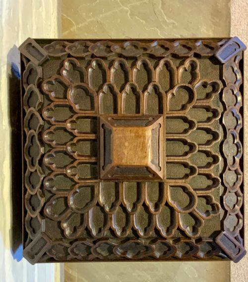 A LARGE 19TH CENTURY GOTHIC TRACERY TABLE CASKET - ADDITIONAL PHOTO 2