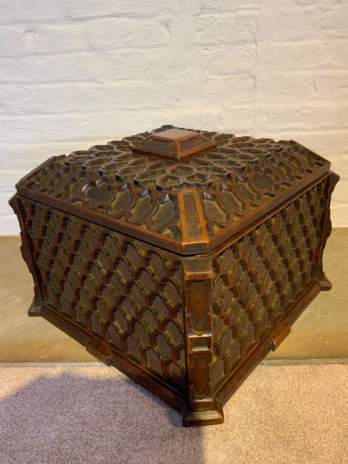 A LARGE 19TH CENTURY GOTHIC TRACERY TABLE CASKET - ADDITIONAL PHOTO 6