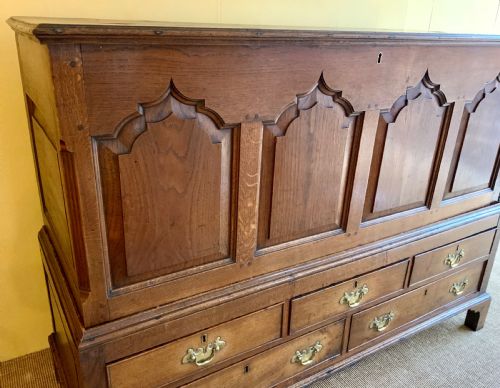 A GEORGIAN OAK FIELDED PANEL CHEST - ADDITIONAL PHOTO 1