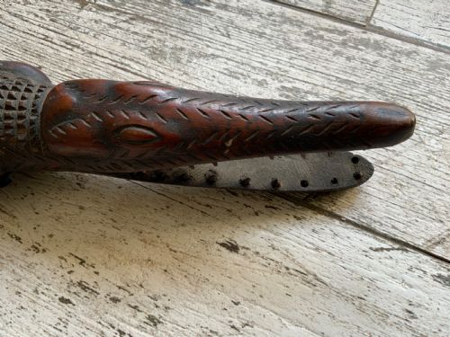A 19TH CENTURY CARVING OF A CROCODILE - ADDITIONAL PHOTO 1
