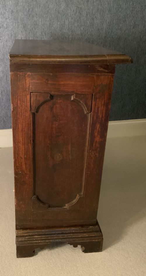 A 17TH CENTURY ITALIAN WALNUT CABINET - ADDITIONAL PHOTO 4