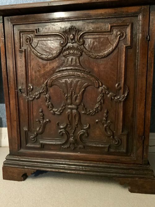 A 17TH CENTURY ITALIAN WALNUT CABINET - ADDITIONAL PHOTO 1