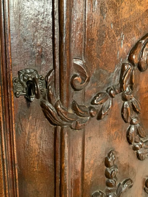 A 17TH CENTURY ITALIAN WALNUT CABINET - ADDITIONAL PHOTO 2