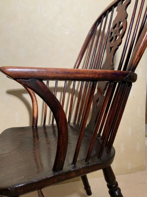 AN EARLY 19TH CENTURY ASH AND ELM WINDSOR CHAIR - ADDITIONAL PHOTO 5