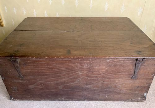 AN 18TH CENTURY OAK BOX - ADDITIONAL PHOTO 5