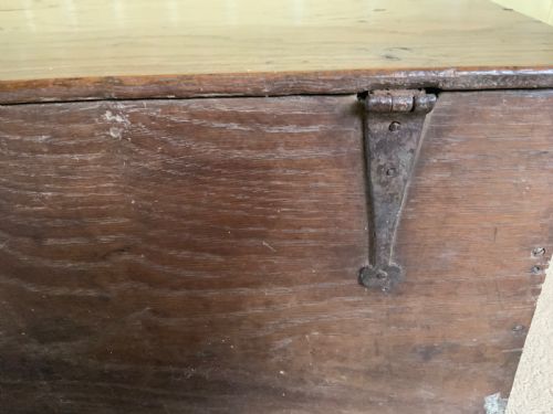 AN 18TH CENTURY OAK BOX - ADDITIONAL PHOTO 6