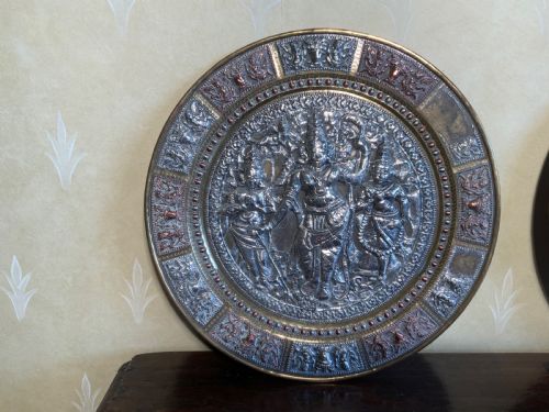 TWO EARLY 20TH CENTURY INDIAN PLATES - ADDITIONAL PHOTO 2