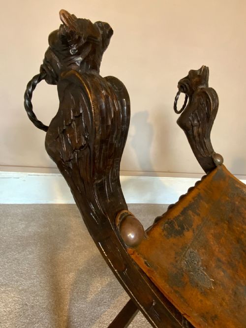 PAIR OF 19TH CENTURY ITALIAN STOOLS - ADDITIONAL PHOTO 1