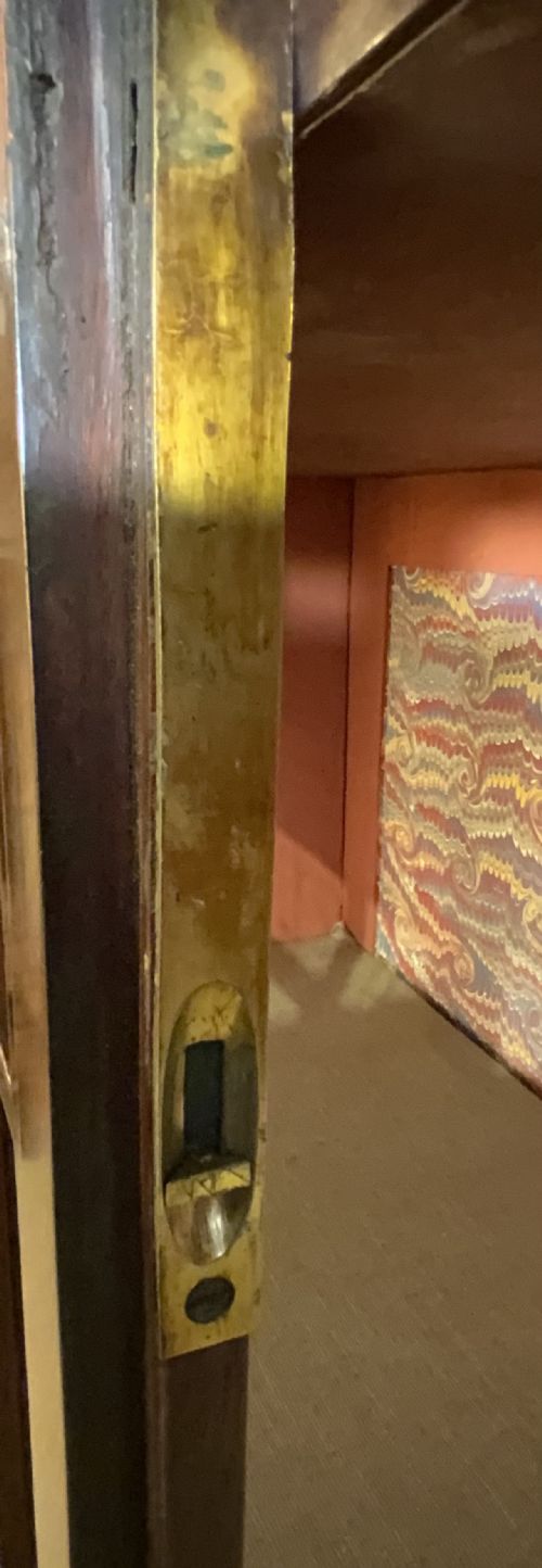 A GEORGIAN MAHOGANY GLAZED BOOKCASE - ADDITIONAL PHOTO 11