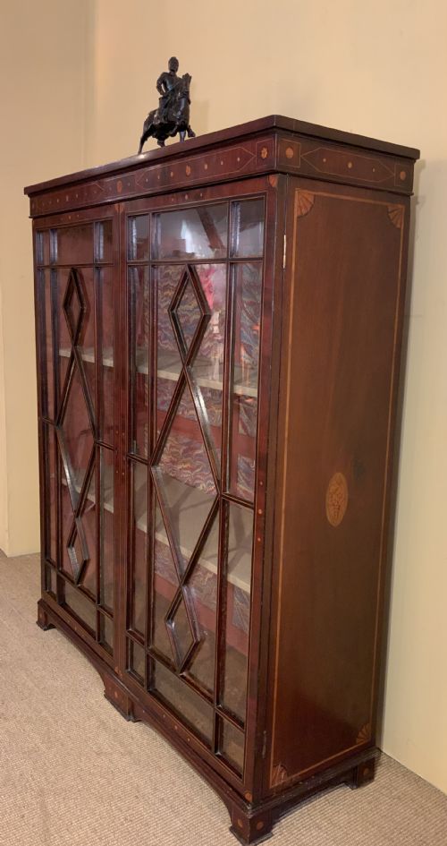 A GEORGIAN MAHOGANY GLAZED BOOKCASE - ADDITIONAL PHOTO 14