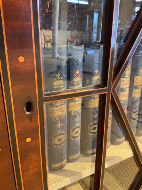 A GEORGIAN MAHOGANY GLAZED BOOKCASE - ADDITIONAL PHOTO 3