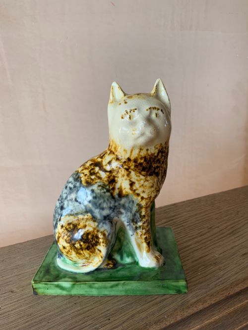 an 18th century english creamware cat - CATEGORY: ANTIQUE CERAMICS - DATED 18TH CENTURY