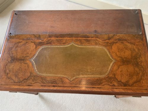A VICTORIAN WALNUT WRITING TABLE DESK - ADDITIONAL PHOTO 1