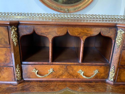 A VICTORIAN WALNUT WRITING TABLE DESK - ADDITIONAL PHOTO 5