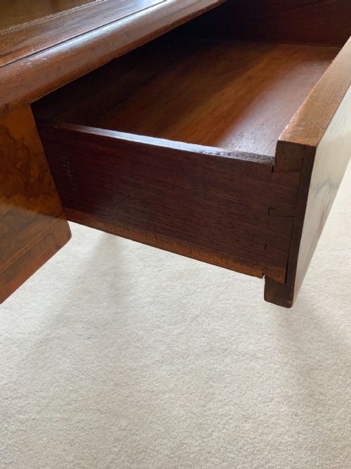 A VICTORIAN WALNUT WRITING TABLE DESK - ADDITIONAL PHOTO 14