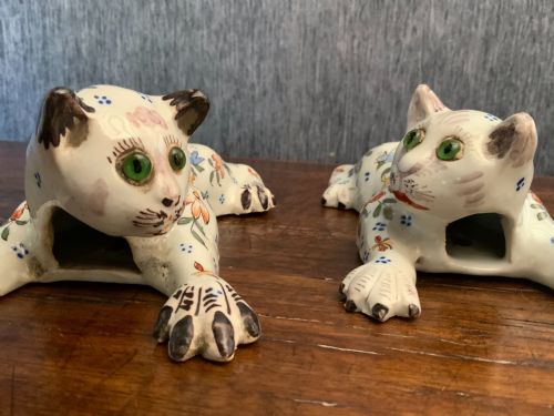 PAIR OF FAIENCE WALL POCKETS - ADDITIONAL PHOTO 3