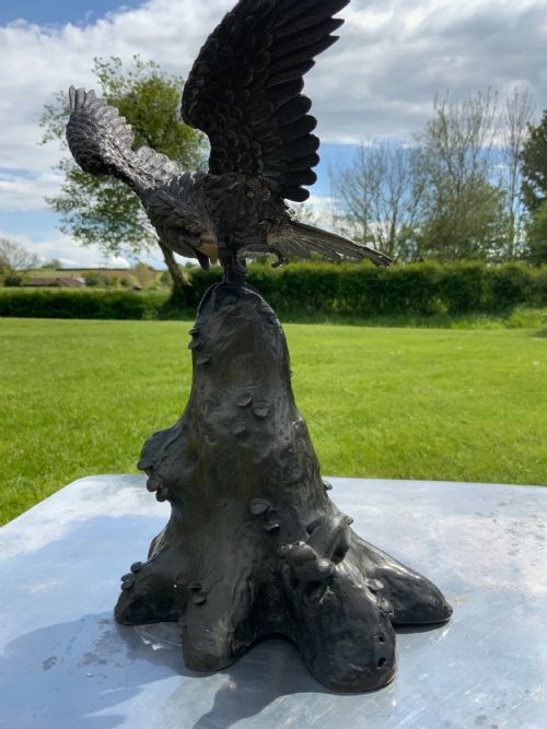 JAPANESE BRONZE SCULPTURE HAWK - ADDITIONAL PHOTO 3