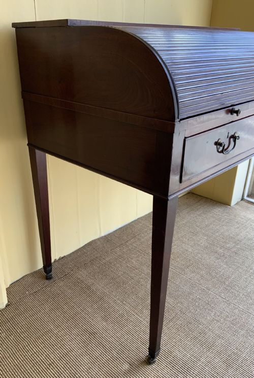 A GEORGIAN MAHOGANY DESK - ADDITIONAL PHOTO 4