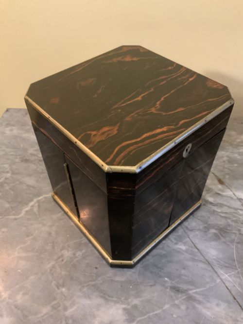 REGENCY COROMANDEL PERFUME BOTTLE CABINET - ADDITIONAL PHOTO 8
