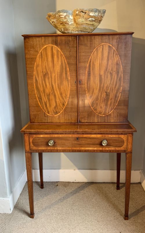 a fine georgian mahogany writing desk - CATEGORY: ANTIQUE CUPBOARDS - DATED GEORGIAN
