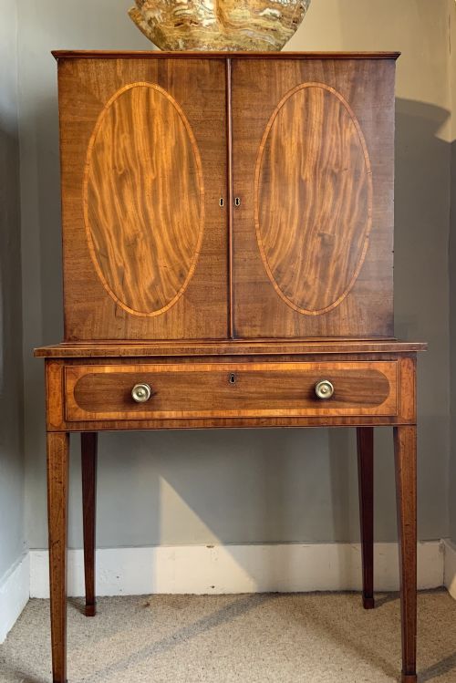 A FINE GEORGIAN MAHOGANY WRITING DESK - ADDITIONAL PHOTO 1