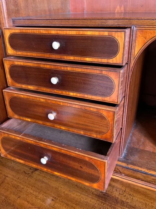 A FINE GEORGIAN MAHOGANY WRITING DESK - ADDITIONAL PHOTO 5