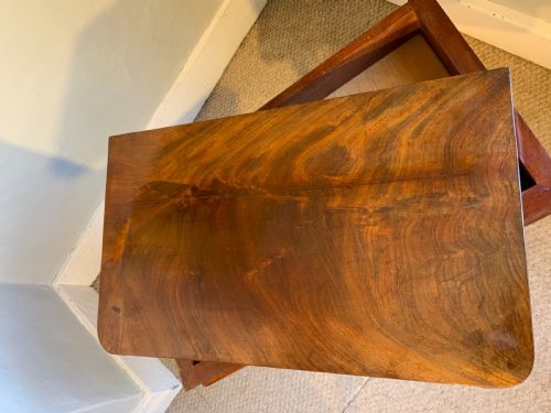 A SMALL PROPORTION MAHOGANY TEA TABLE - ADDITIONAL PHOTO 1